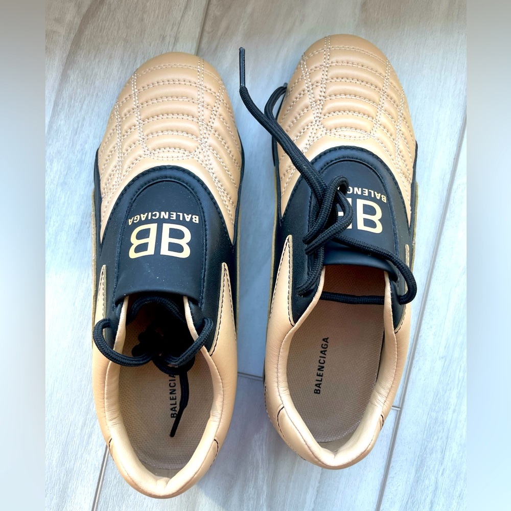 BRAND NEW- Balenciaga beige smooth leather lace up runner